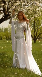 белое средневековое платье