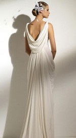 платье в греческом стиле с декольтированной спиной