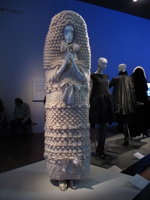  винтажная модель вязаного платья от Yves Saint Laurent (музей в Сан-Франциско)
