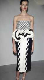 вязаное спицами платье от Dior