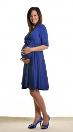 синее платье с запахом для будущей мамы