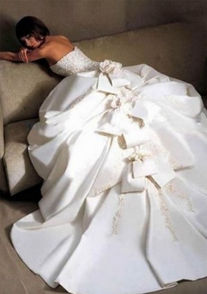 свадебное платье с бантами сзади