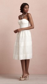 белое накрахмаленное платье
