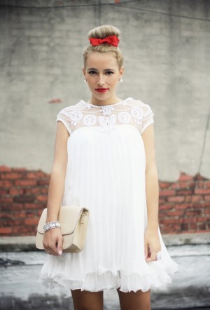 мода для беременных белое платье 